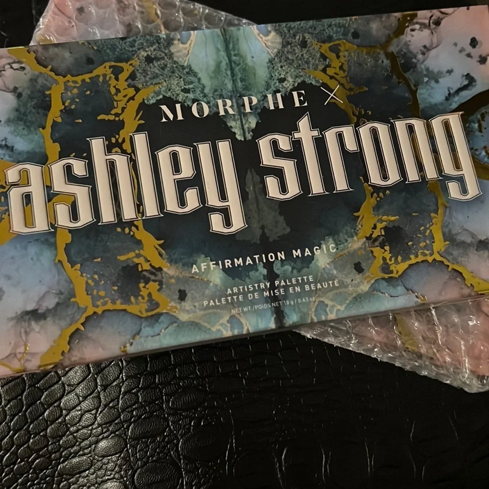 Morphe LIMITED EDITION Ashley Strong Affirmation Magic‎ Palette